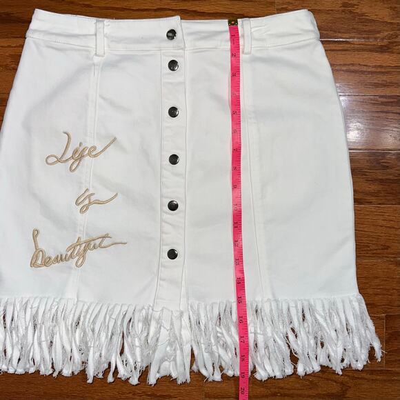 Gianni Bini White Denim ‘Life Is Beautiful’ Fringe Snap Front Mini Skirt Size M - Picture 11 of 12